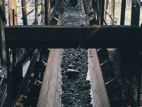 運輸皮帶AI檢測（皮帶磨損/跑偏/異物）